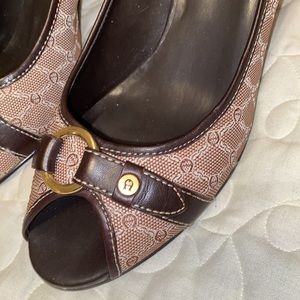 ETIENNE AIGNER DRESS SHOES. SIZE 8.5 M